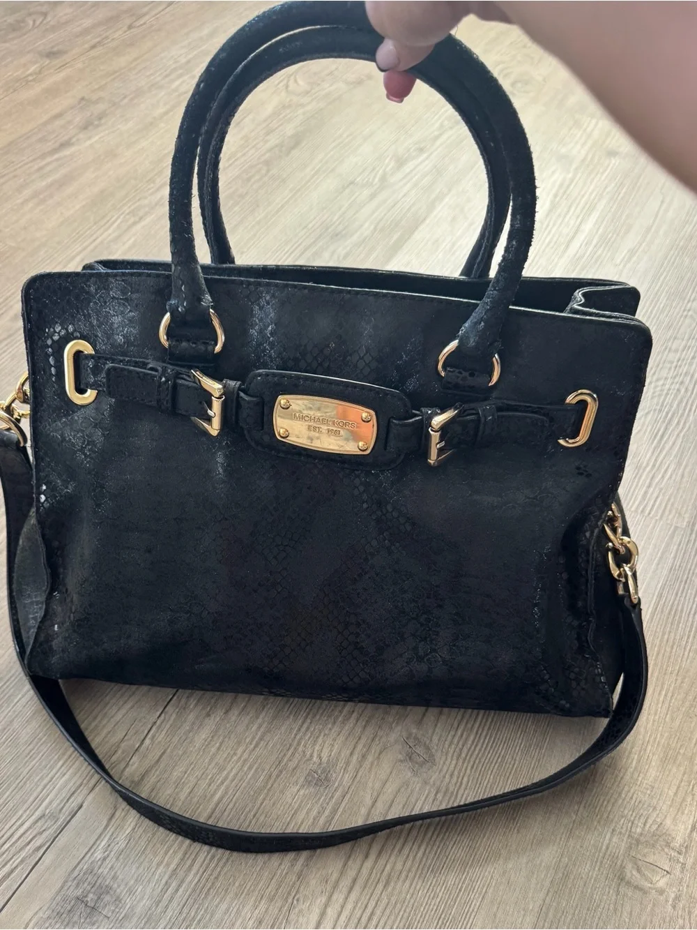 N/A elegant black